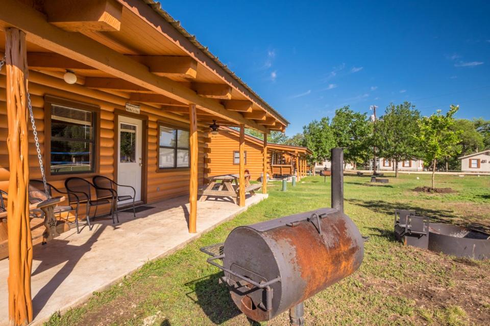 River Bluff Cabins Rio Frio Экстерьер фото