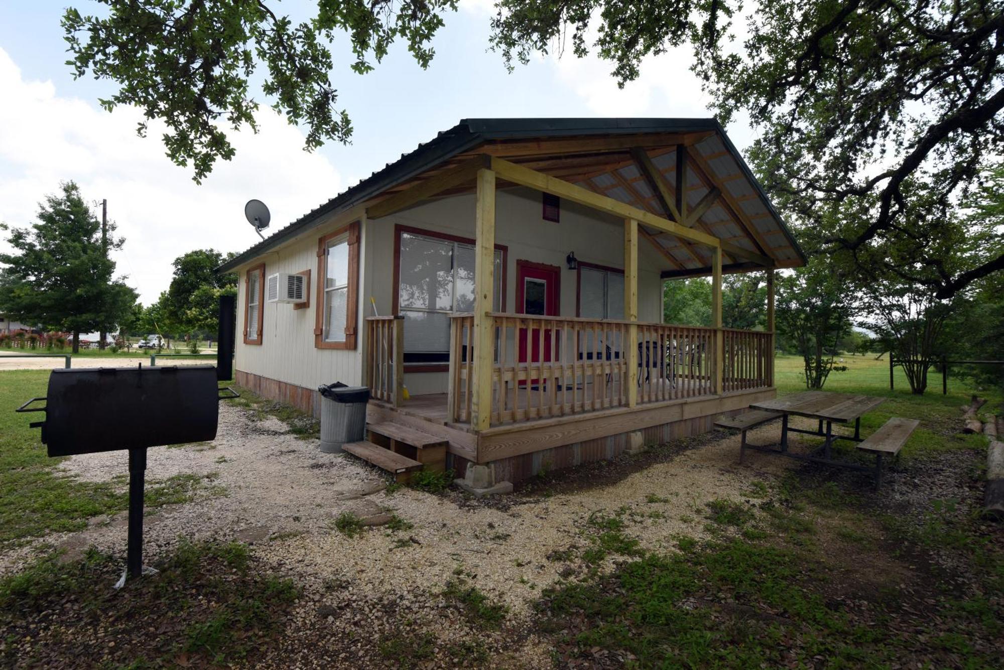 River Bluff Cabins Rio Frio Экстерьер фото